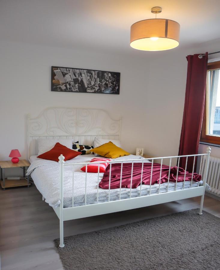 Nr 1 With 2 Balconies 3 Bedrooms Near Main Train Station Appartement *